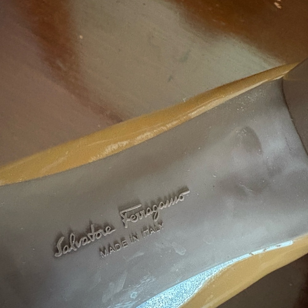 Salvatore Ferragamo Beige Patent Leather Heels - Picture 4 of 7